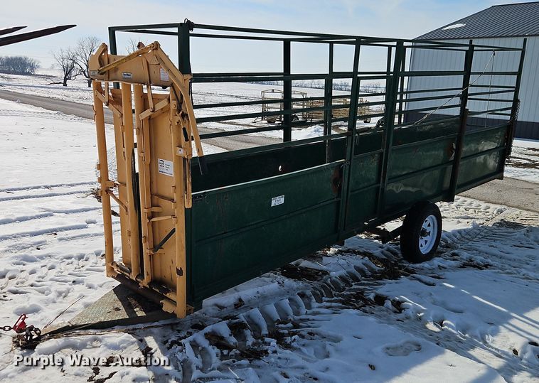 Green's welding portable livestock chute  - FN5531