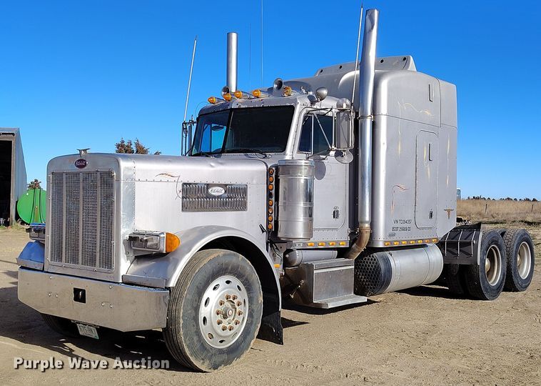 1996 Peterbilt 379 semi truck - DT0833