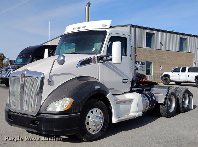 2016 Kenworth T680 semi truck - DT0868