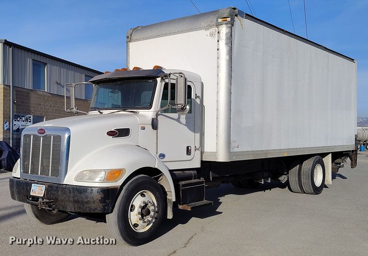 2016 Peterbilt 337 box truck - DT0869