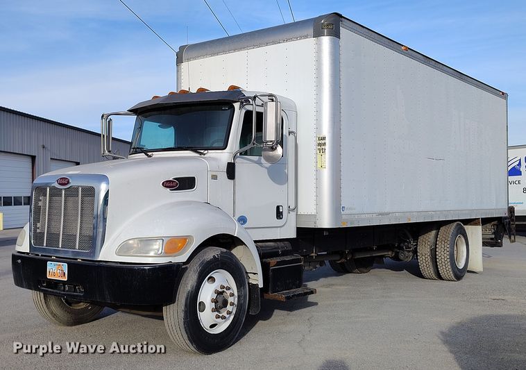 2016 Peterbilt 330 box truck - DT0870