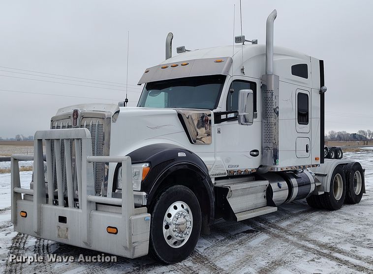 2020 Kenworth W990 semi truck - DT0889