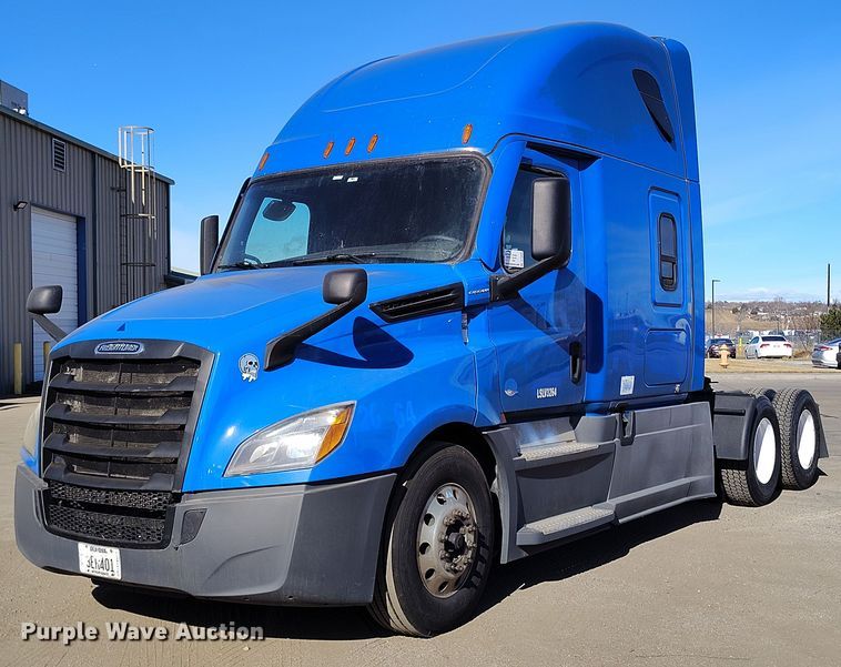 2020 Freightliner Cascadia 126 semi truck - DT0895
