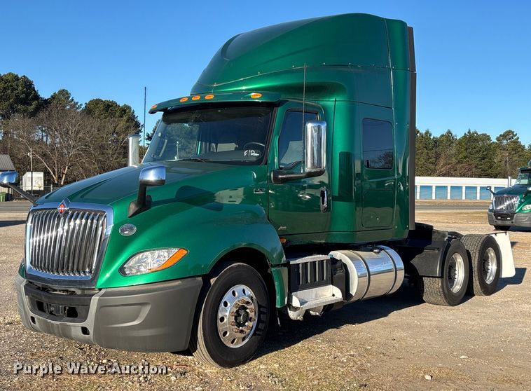 2020 International LT625 semi truck - DU0364