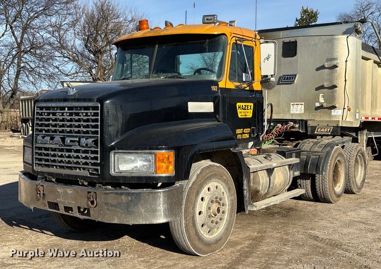 1997 Mack CH613 semi truck - DW7453