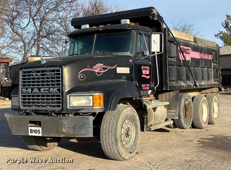 1999 Mack CL713 dump truck - DW7456