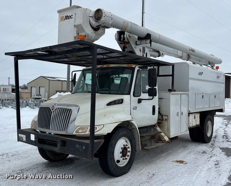 2007 International 4300 forestry bucket truck - DW7467