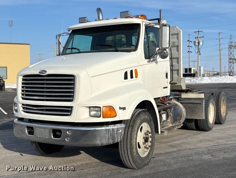 2000 Sterling L9513 semi truck - DW7476