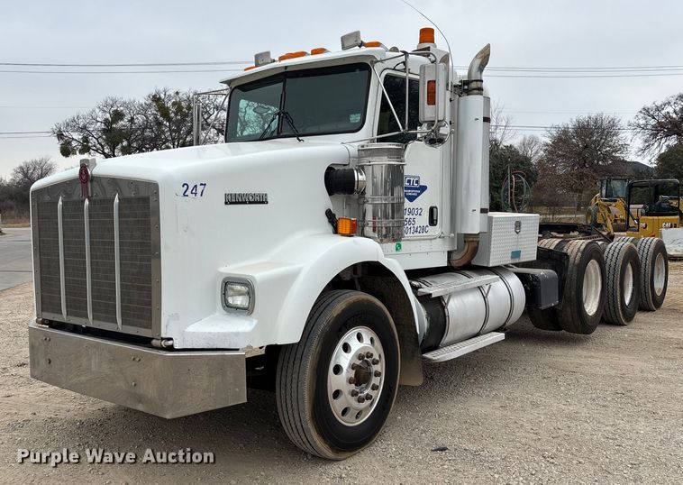 2006 Kenworth T800 semi truck - EE1386