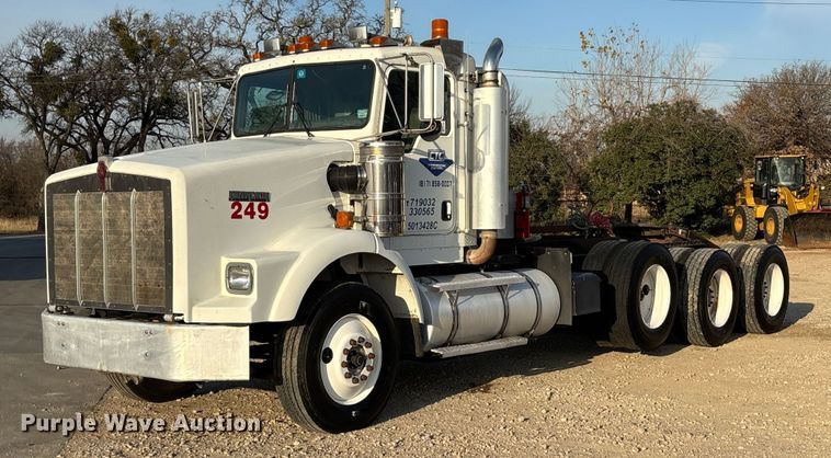 2006 Kenworth T800 semi truck - EE1387