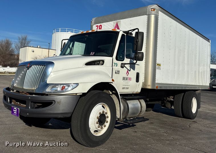 2005 International 4300 box truck - EF2310