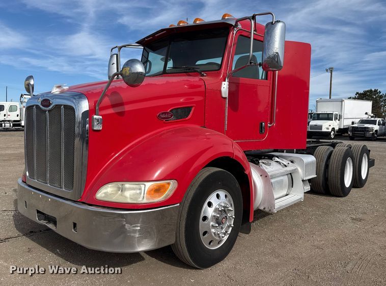 2012 Peterbilt 384 semi truck - EG2005