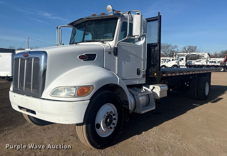 2005 Peterbilt 335 flatbed truck - EG2044