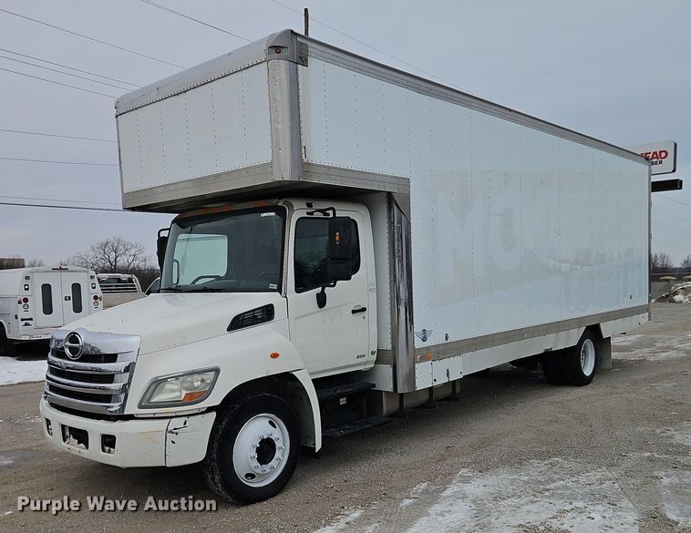 2011 Hino 268 box truck - EO4925