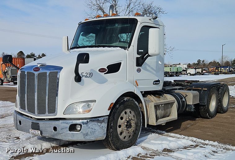 2018 Peterbilt 579 semi truck - EO4966