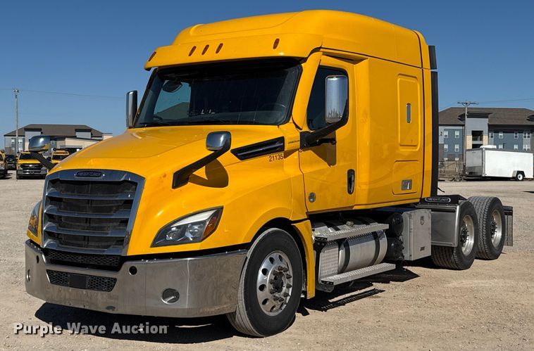 2021 Freightliner Cascadia 126 semi truck - ES5782