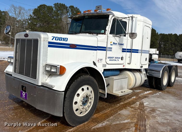 2001 Peterbilt 379 semi truck - ES8539