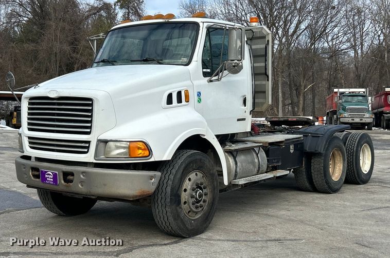 2000 Sterling L9500 semi truck - ET6941