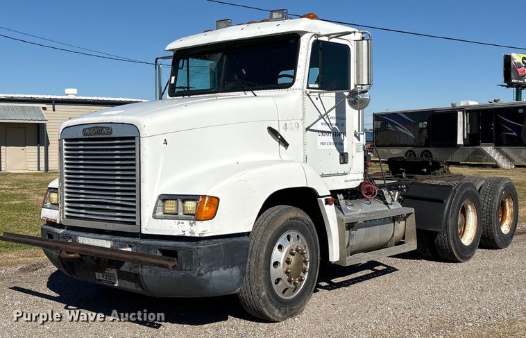 1996 Freightliner FLD112 semi truck - EU7343