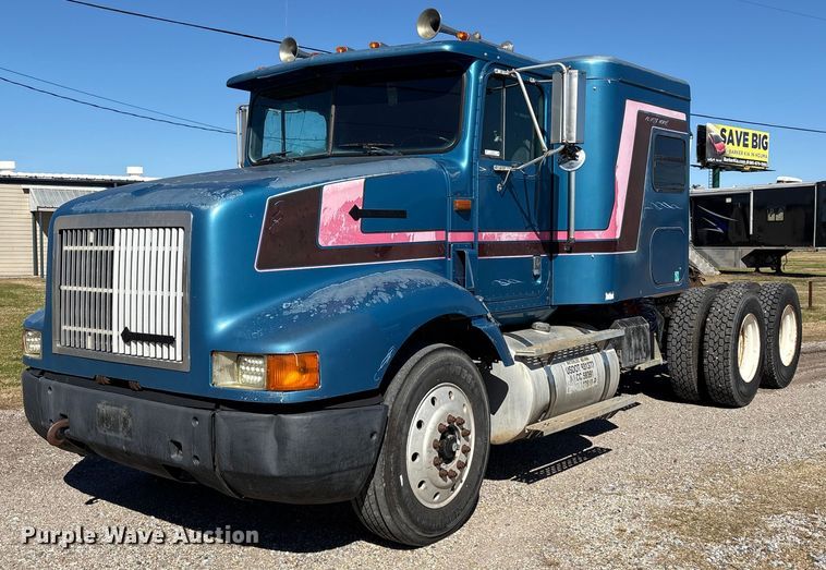 1995 International 9200 semi truck - EU7344