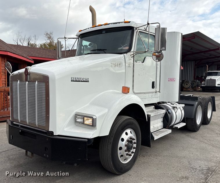 2016 Kenworth T800 semi truck - EU7359