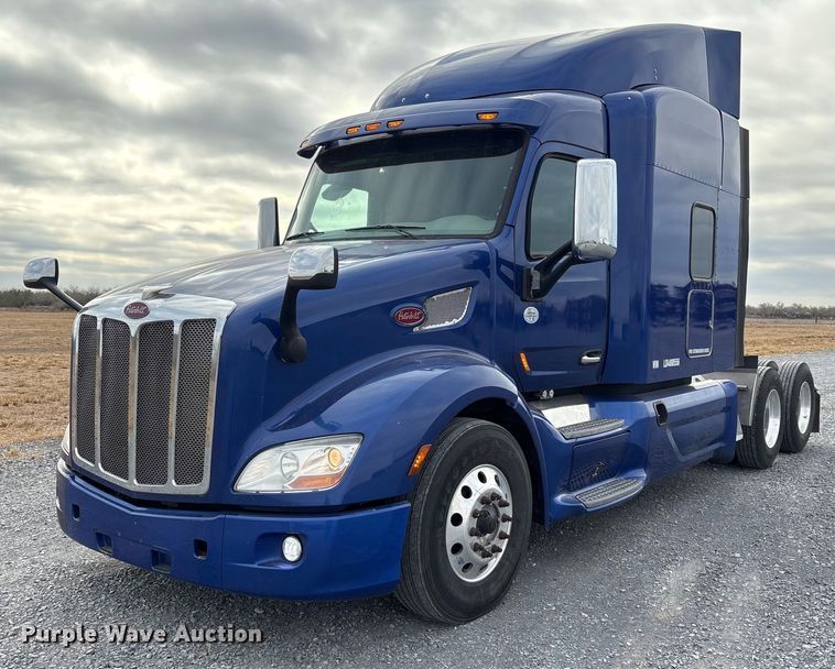 2020 Peterbilt 579 semi truck - EU7361