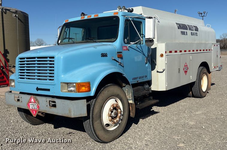 1999 International 4900 fuel truck - EV2664