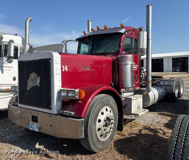 2005 Peterbilt 379 semi truck - EV2672