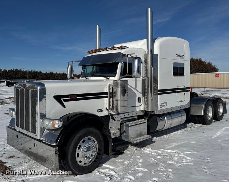 2017 Peterbilt 389 semi truck - FB0626