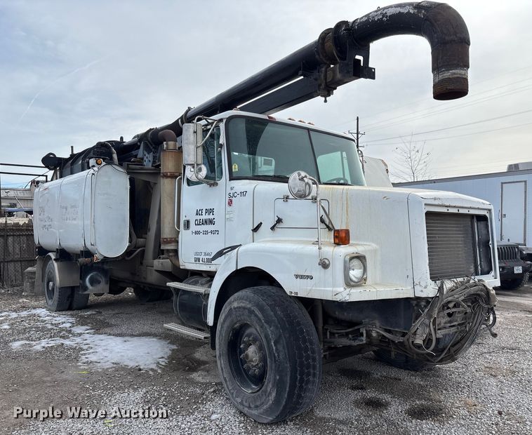 1997 Volvo WG vacuum truck - FB3496