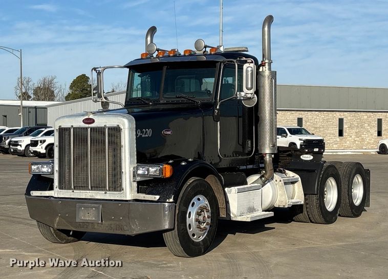 2005 Peterbilt 378 semi truck - FG0057