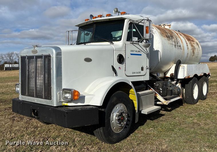 1999 Peterbilt 378 vacuum truck - FI1639
