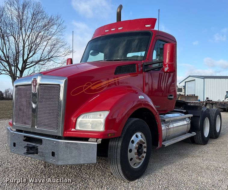 2015 Kenworth T880 semi truck - FK1121