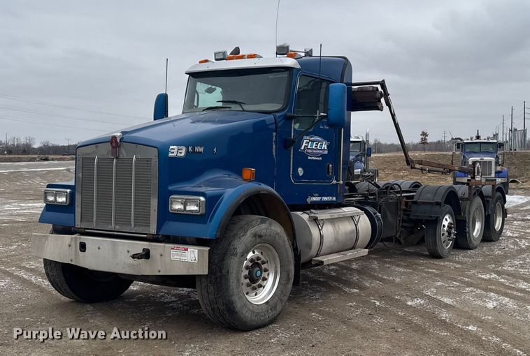 2012 Kenworth W900 truck cab and chassis - OE9503