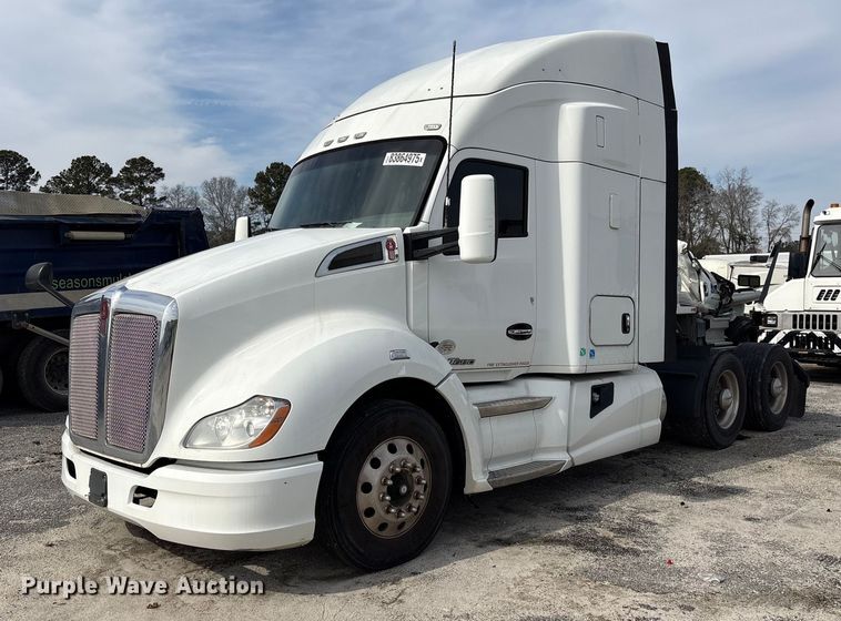 2018 Kenworth T680 semi truck - YA1172
