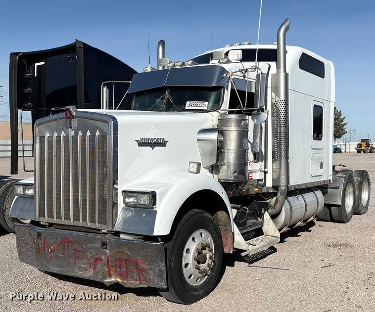 2002 Kenworth W900B semi truck - YA1269