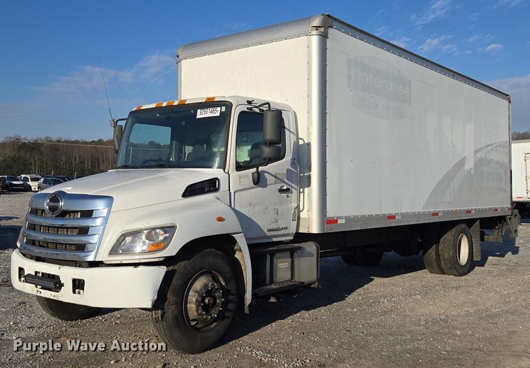 2020 Hino  box truck - YA1386