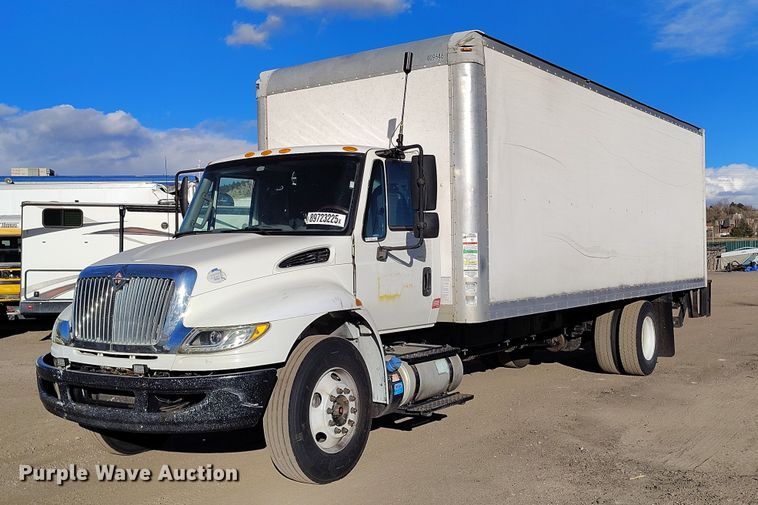 2015 International 4300  box truck - YA1393