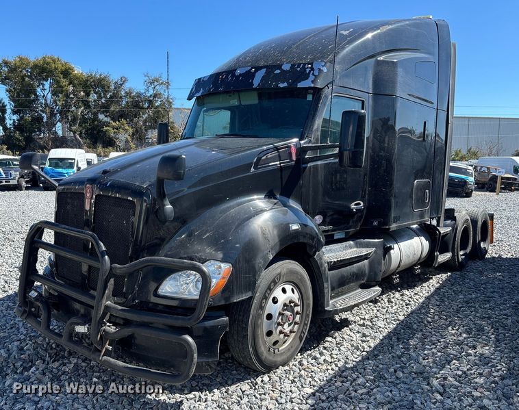 2019 Kenworth T680  semi truck - YA1542
