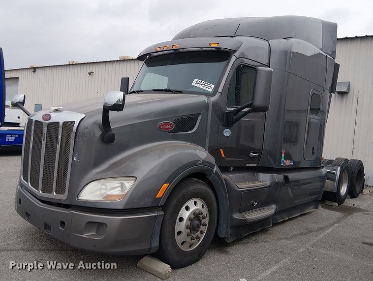 2016 Peterbilt 579 semi truck - YA1631