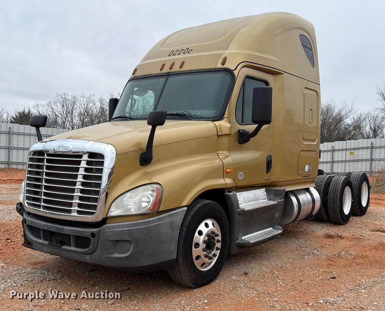 2017 Freightliner Cascadia 125 semi truck - YA1774