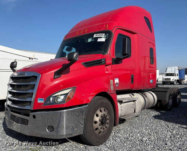 2020 Freightliner Cascadia 126 semi truck - YA1778