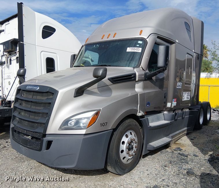 2022 Freightliner Cascadia 126 semi truck - YA2096