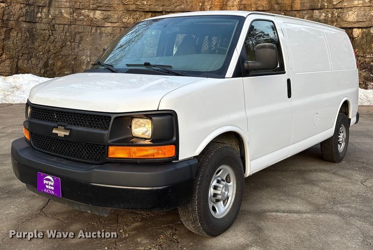 2016 Chevrolet Express 2500 van - DT0011