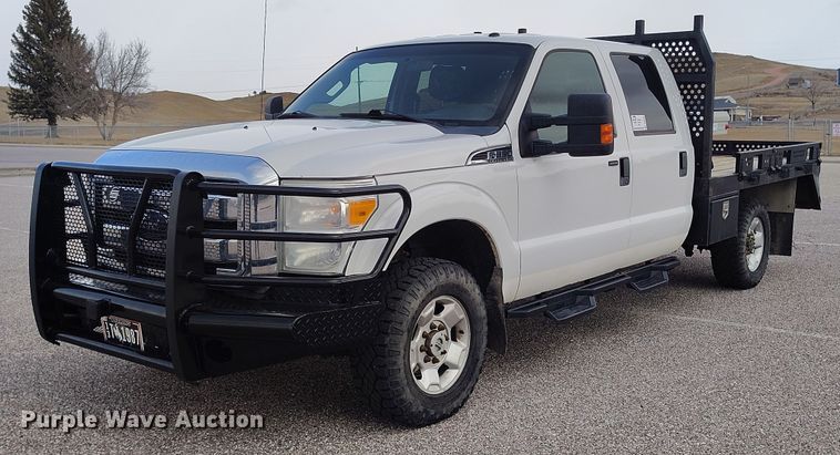 2012 Ford F350 Super Duty  Crew Cab flatbed pickup truck - DT0919