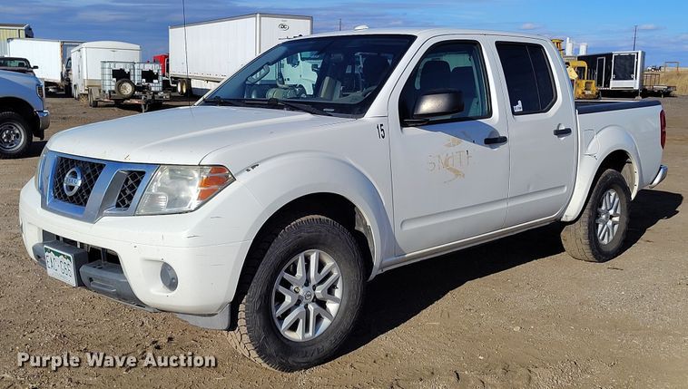 2016 Nissan Frontier Crew Cab pickup truck - DT0948