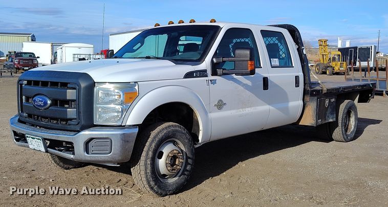 2016 Ford F350 Super Duty  Crew Cab flatbed pickup truck - DT0949