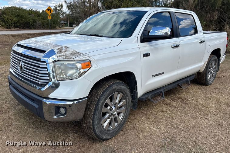 2015 Toyota Tundra Crew Cab pickup truck - DU0391