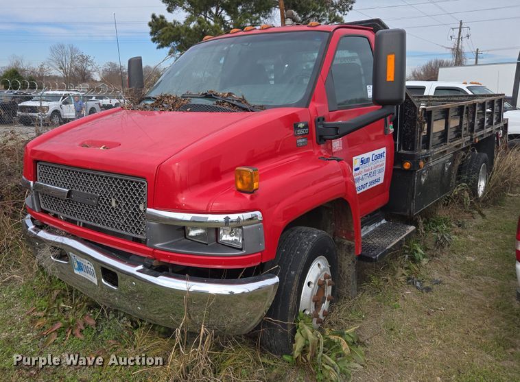 2004 Chevrolet C5500 flatbed truck - DU2709