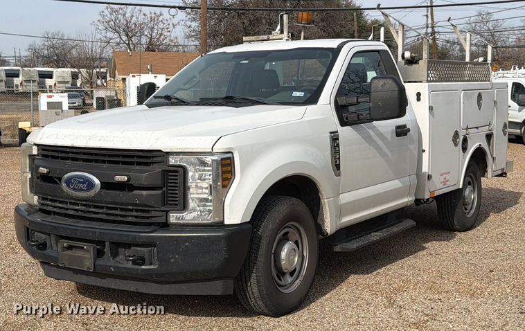 2019 Ford F250 Super Duty utility bed pickup truck - DX5944